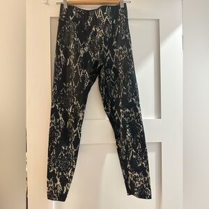 Noli Yoga Snakeskin Print Legging